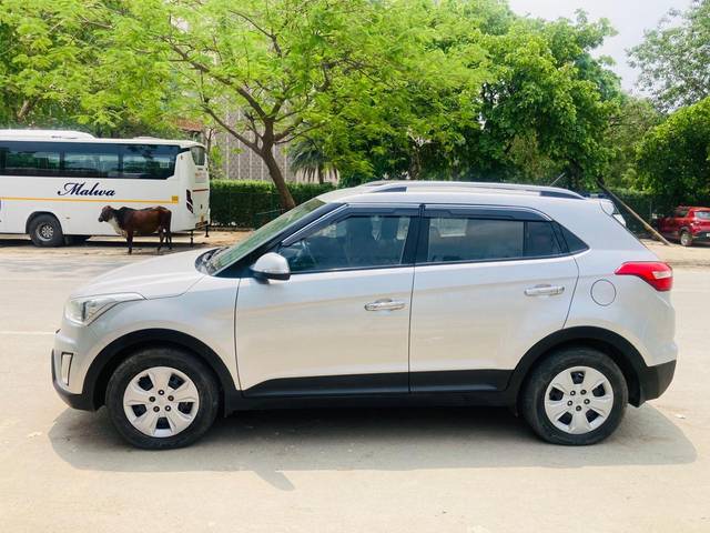 https://images10.gaadi.com/usedcar_image/4610336/original/processed_4159438ec0a2adc00574283d678fa406.jpg?imwidth=6402