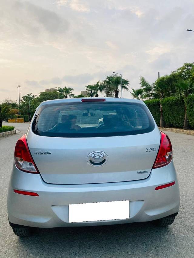 https://images10.gaadi.com/usedcar_image/4610338/original/processed_cd75ebcab5855cee41961b0edbf364a6.jpg?imwidth=6402