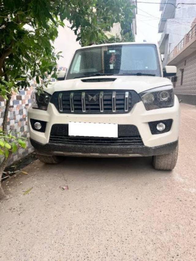 https://images10.gaadi.com/usedcar_image/4610427/original/processed_00161761-e593-4673-92ab-815c588b2026.jpg?imwidth=6400