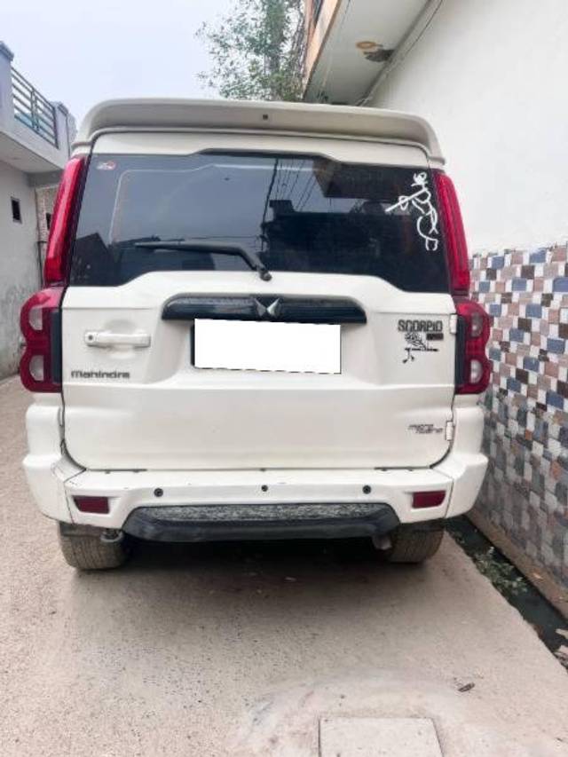 https://images10.gaadi.com/usedcar_image/4610427/original/processed_46416299-0d27-4c0a-a157-4e8d1e17e047.jpg?imwidth=6401
