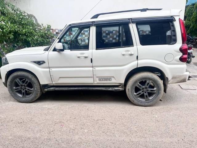 https://images10.gaadi.com/usedcar_image/4610427/original/processed_89056b7f-9756-4c23-8a99-4bda5c1bce6c.jpg?imwidth=6402
