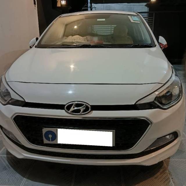 https://images10.gaadi.com/usedcar_image/4610441/original/processed_abfdd383-adf4-4f05-b1c1-41c680aa5b16.jpg?imwidth=6402
