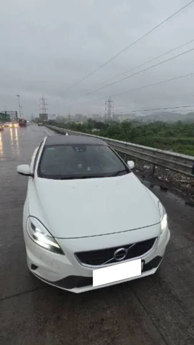 https://images10.gaadi.com/usedcar_image/4610463/original/processed_58cea534-b697-4d13-bdd6-8b59b410ca42.webp?imwidth=6400