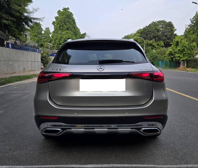 https://images10.gaadi.com/usedcar_image/4610518/original/processed_f6b7bd7a682564a1b2a0b91cd7ef4fa3.jpg?imwidth=6402