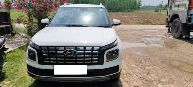 https://images10.gaadi.com/usedcar_image/4610634/original/processed_b67cfed0-ca4b-4d1a-91d0-6644ba2315d5.jpg?imwidth=6400