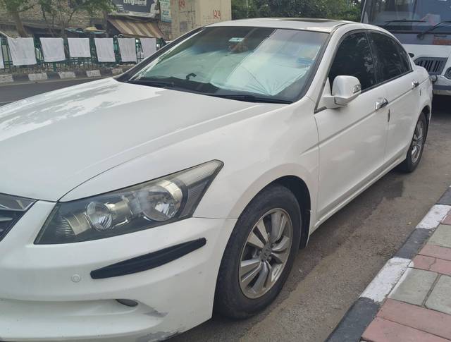 https://images10.gaadi.com/usedcar_image/4610655/original/processed_processed_7364c350-3ae9-4ef5-af95-062902f9142c.jpg?imwidth=6400