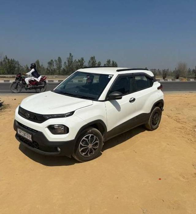 https://images10.gaadi.com/usedcar_image/4610709/original/processed_65bb7e49-f93a-4dc1-822c-d791a56d6d16.jpeg?imwidth=6402