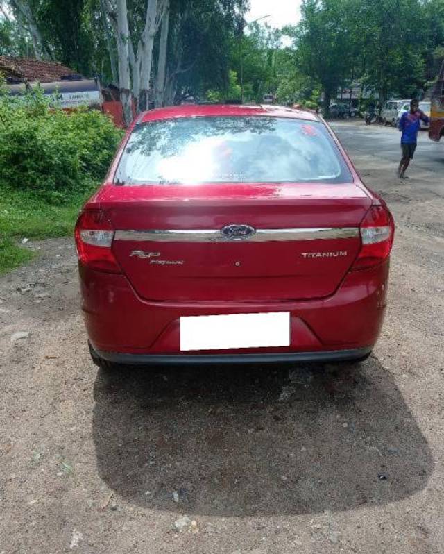 https://images10.gaadi.com/usedcar_image/4610744/original/processed_7cd3d76a-c83c-491c-8733-27b600bba364.jpg?imwidth=6401