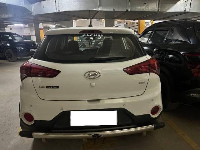 https://images10.gaadi.com/usedcar_image/4610769/original/processed_7b00e0a3-087b-4976-9ebc-4124ffe1c655.jpeg?imwidth=6402