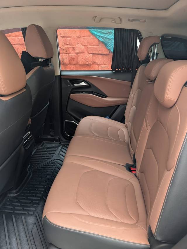 https://images10.gaadi.com/usedcar_image/4610794/original/5bfa69ee-d1e4-4427-9af8-e651f2a79f7c.jpg?imwidth=6401