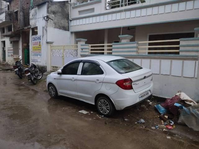 https://images10.gaadi.com/usedcar_image/4610822/original/processed_ac23e671-c635-4c4a-a2ae-68880be2fdba.jpg?imwidth=6401