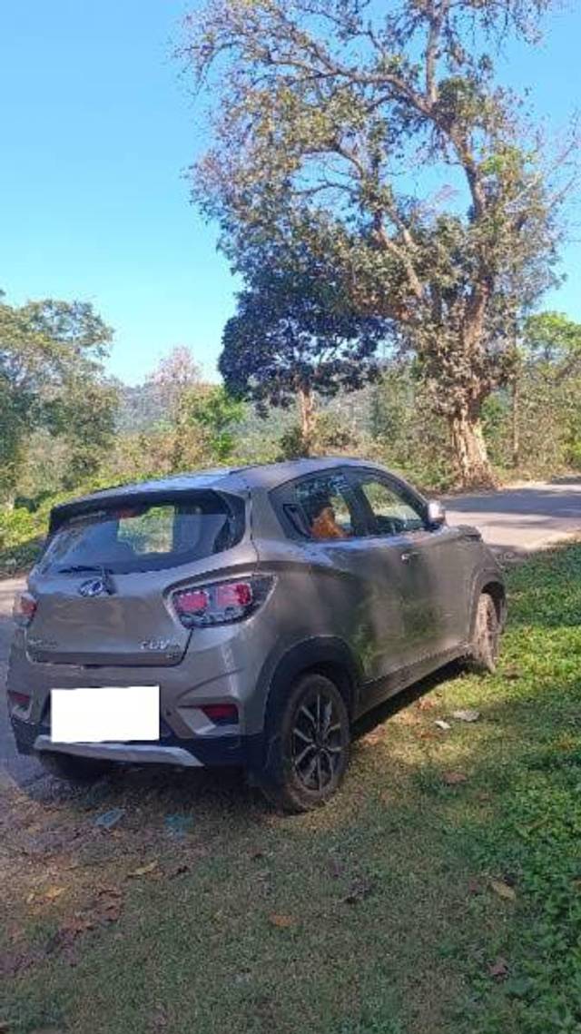 https://images10.gaadi.com/usedcar_image/4610880/original/processed_40740ca5-f6f9-410f-8202-cdb1ed5fe296.jpg?imwidth=6401