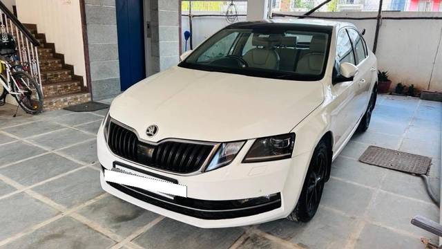 https://images10.gaadi.com/usedcar_image/4611013/original/processed_fb9dc1f2-37f7-44e3-8621-1f218ff593af.jpeg?imwidth=6402