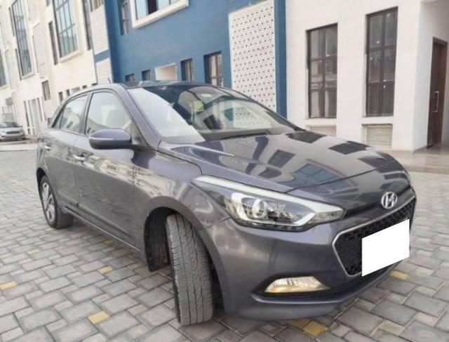 https://images10.gaadi.com/usedcar_image/4611022/original/processed_81fb2b32-350e-4065-bd03-9184a6ecaa41.jpg?imwidth=6400