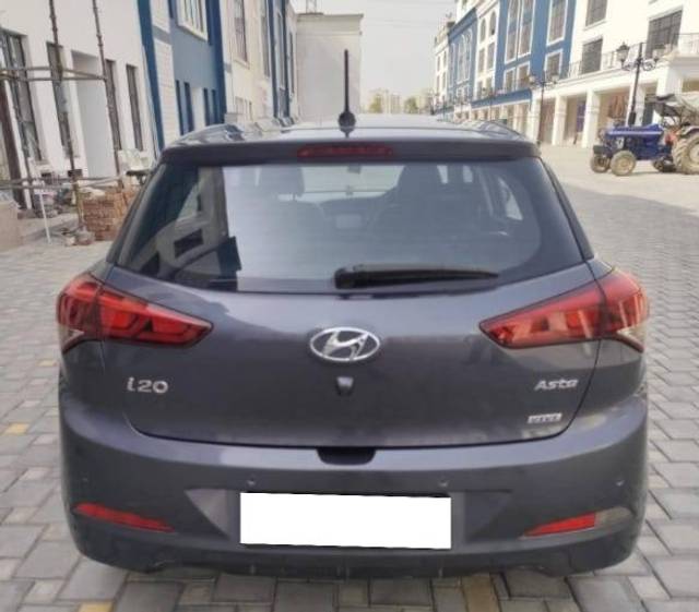 https://images10.gaadi.com/usedcar_image/4611022/original/processed_96caccaa-04c3-4349-bf95-50ff5fba356e.jpg?imwidth=6402