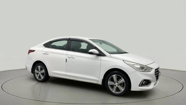 https://images10.gaadi.com/usedcar_image/4611055/original/54017361478bf6fe05201337b4269418.jpg?imwidth=6400