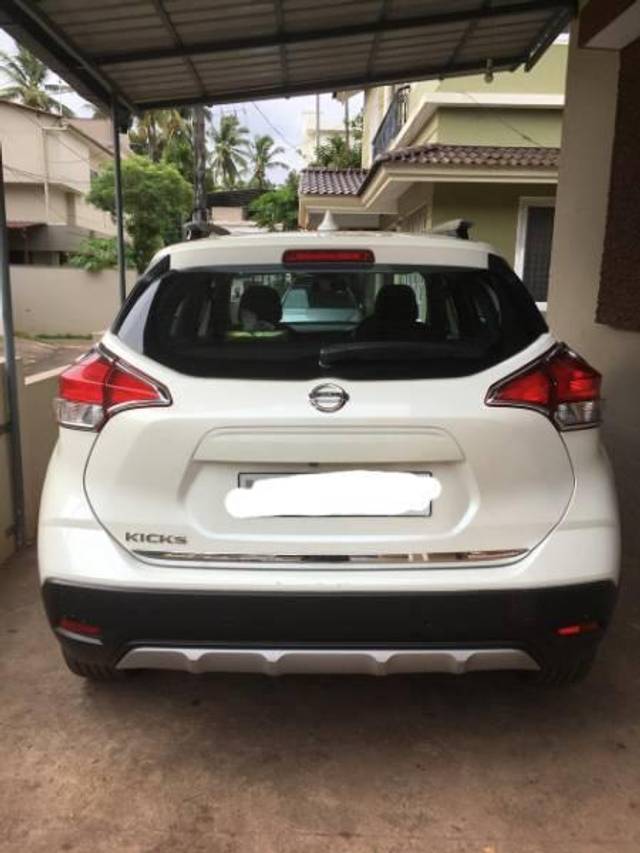 https://images10.gaadi.com/usedcar_image/4611083/original/processed_4aa7bbab-1a0a-47d7-96cf-f0090998692d.jpg?imwidth=6401