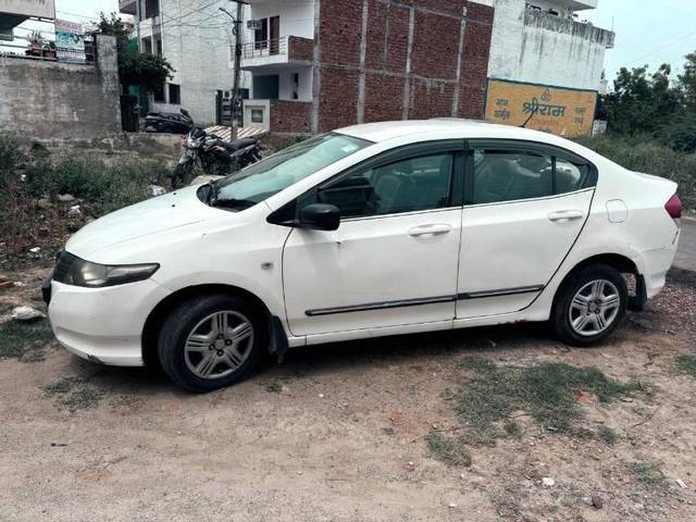 https://images10.gaadi.com/usedcar_image/4611090/original/processed_8028aaa2-0ff9-4a97-b92f-257e6569cfaf.jpeg?imwidth=6400