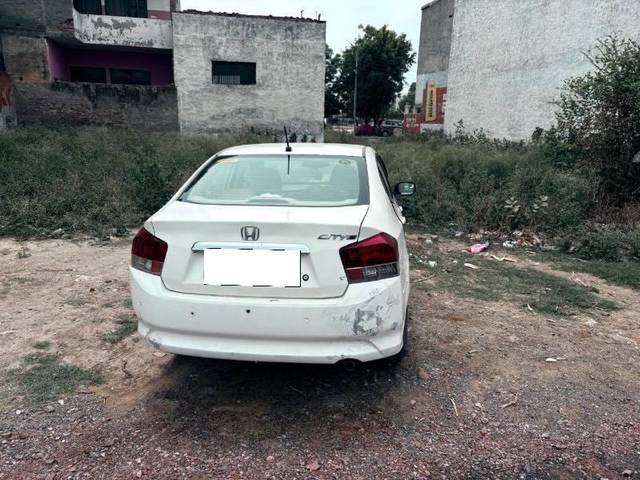 https://images10.gaadi.com/usedcar_image/4611090/original/processed_abedffbd-3ccb-4b3f-8af8-96151c133b23.jpeg?imwidth=6402