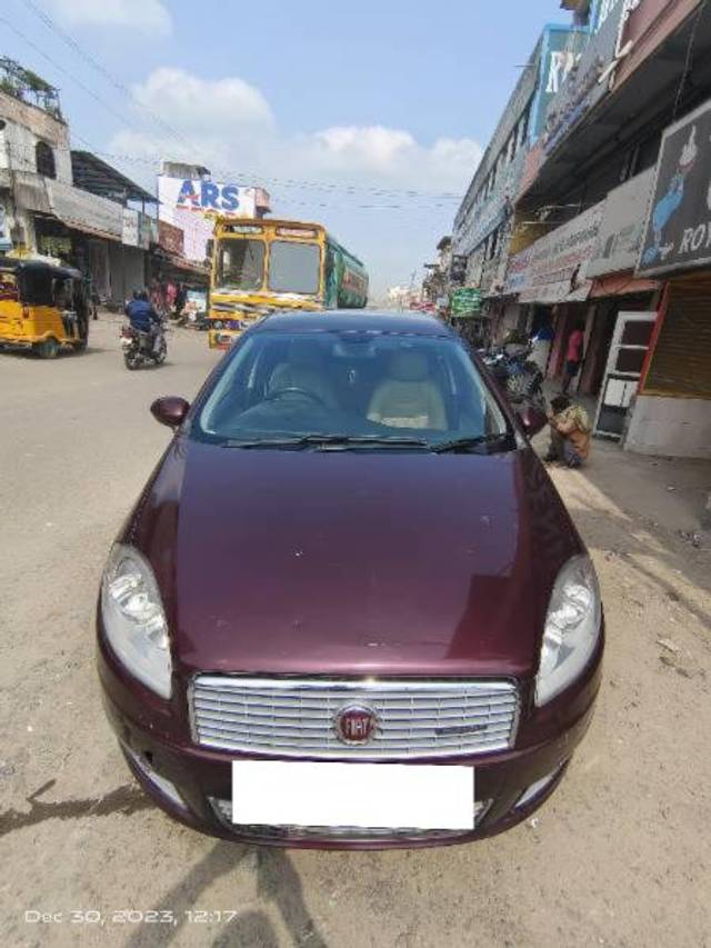 https://images10.gaadi.com/usedcar_image/4611110/original/processed_e0c1d38e-8ad0-473e-970f-2e12eafa16b1.jpg?imwidth=6400