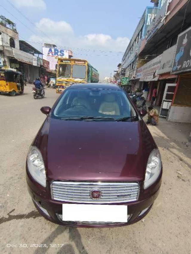 https://images10.gaadi.com/usedcar_image/4611110/original/processed_processed_e0c1d38e-8ad0-473e-970f-2e12eafa16b1.jpg?imwidth=6400