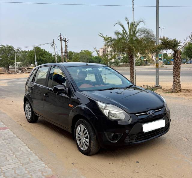 https://images10.gaadi.com/usedcar_image/4611151/original/processed_aa9dc371-5b07-4252-9b80-d42f591e4e4e.jpg?imwidth=6400