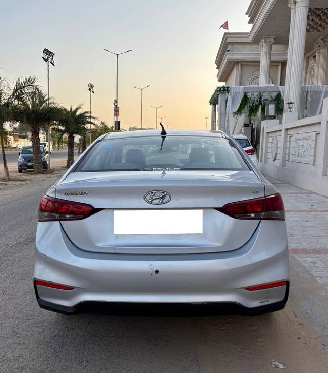 https://images10.gaadi.com/usedcar_image/4611154/original/processed_49ea8d4d-8b50-483d-885d-56d9f1b4df3a.jpg?imwidth=6402