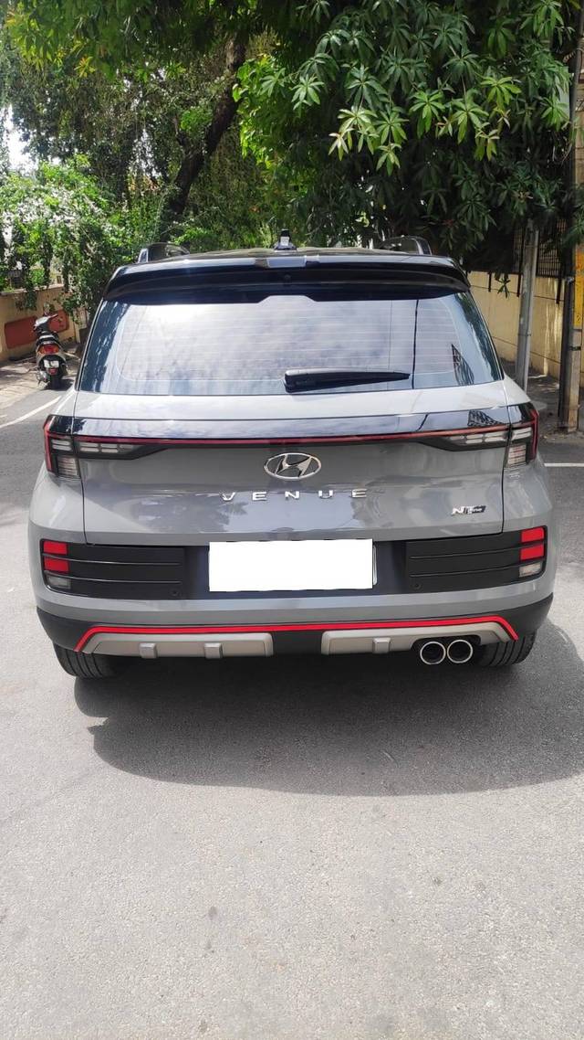 https://images10.gaadi.com/usedcar_image/4611157/original/processed_0dd5601bc5d36943442f17c632d07930.jpg?imwidth=6402