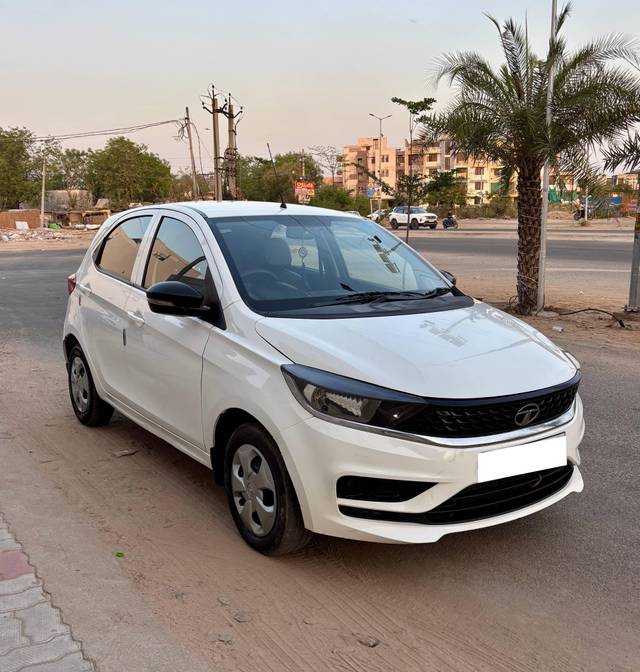 https://images10.gaadi.com/usedcar_image/4611167/original/processed_e9a7005e-00eb-46a2-bf91-01dbf4177973.jpg?imwidth=6400