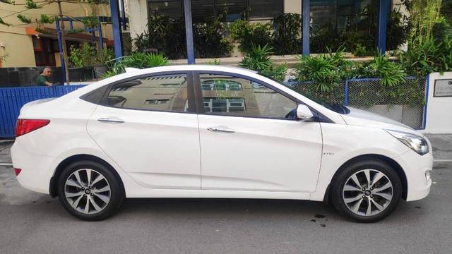https://images10.gaadi.com/usedcar_image/4611168/original/processed_4ff46a48e3eaa57c04a419ff2be7a646.jpg?imwidth=6401