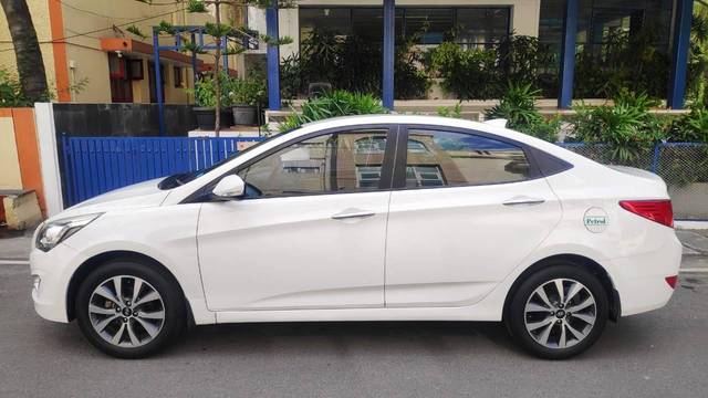 https://images10.gaadi.com/usedcar_image/4611168/original/processed_c83f65ffe078e741e56feea477f9e7bd.jpg?imwidth=6402
