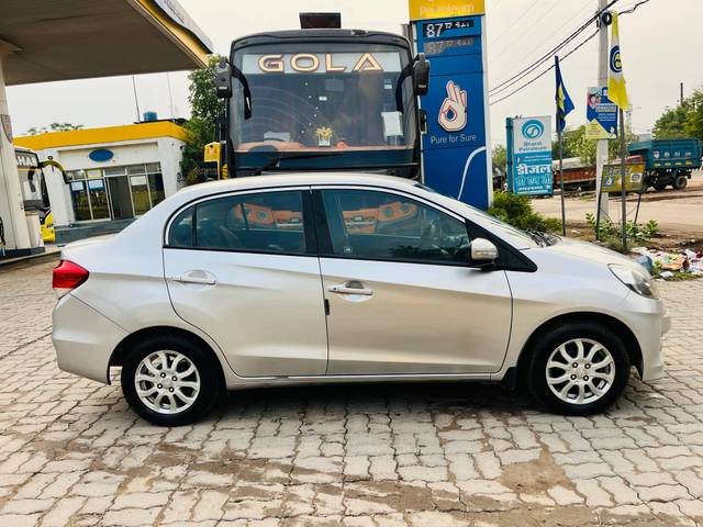 https://images10.gaadi.com/usedcar_image/4611175/original/processed_37b3e11be8191795a6eebb77aedd1234.jpg?imwidth=6401