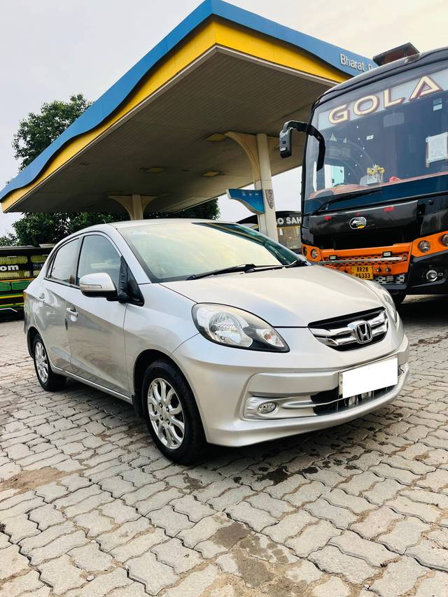 https://images10.gaadi.com/usedcar_image/4611175/original/processed_f9b9437fc73433510b18de1dce7e973b.jpg?imwidth=6400