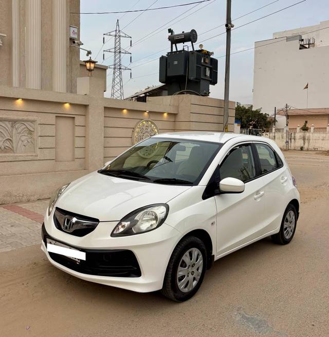 https://images10.gaadi.com/usedcar_image/4611177/original/processed_6f9c1f29-2691-429a-8fff-69028242277c.jpg?imwidth=6400