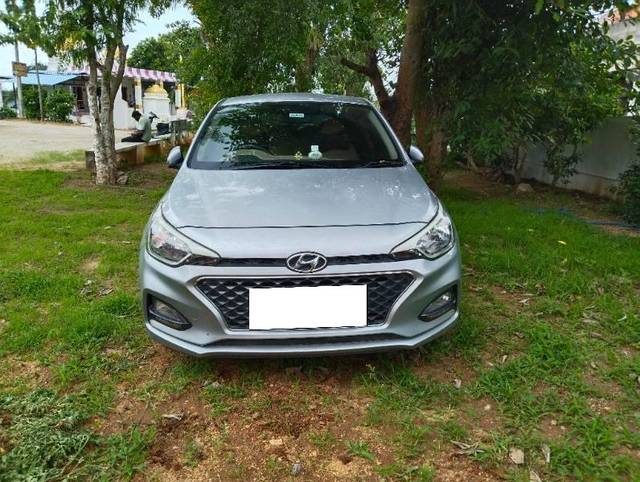 https://images10.gaadi.com/usedcar_image/4611184/original/processed_9e93b984-0272-468e-8306-74c8c428260a.jpg?imwidth=6400