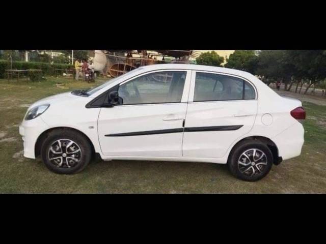 https://images10.gaadi.com/usedcar_image/4611194/original/9b42bb0e94a91ed272355ea2b470d233.jpg?imwidth=6402