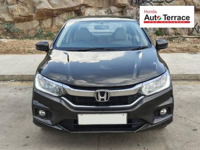 https://images10.gaadi.com/usedcar_image/4611236/original/6337cee77f64491172d7bb5963d6bbe0.jpeg?imwidth=6400
