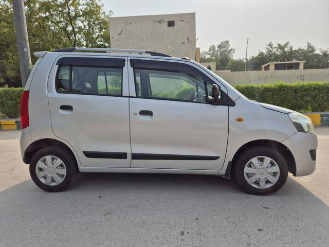 https://images10.gaadi.com/usedcar_image/4611238/original/32cd0feb7a6baf3afa7fe9c72f6783e0.jpg?imwidth=6401