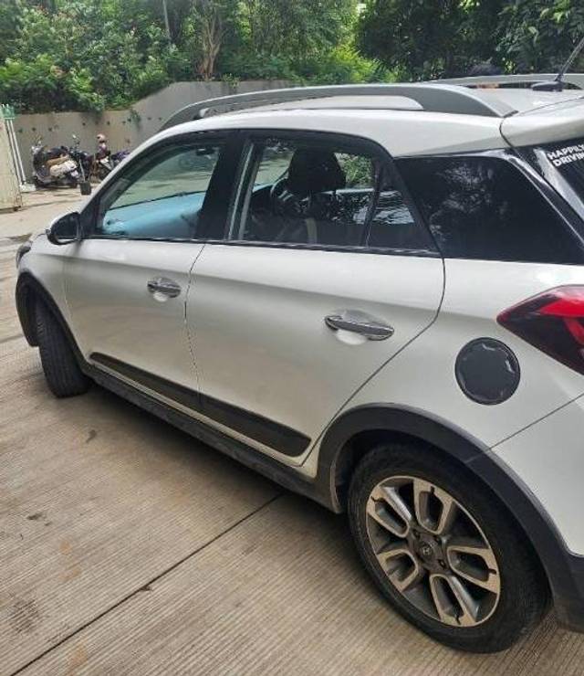 https://images10.gaadi.com/usedcar_image/4611245/original/processed_57b1a309-11d2-4a0f-8339-7cd02f3becce.jpg?imwidth=6402