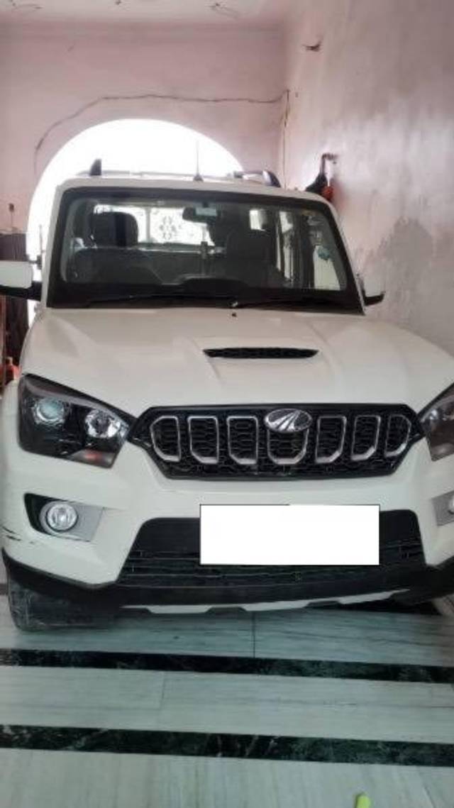 https://images10.gaadi.com/usedcar_image/4611251/original/processed_4c7ea545-9a69-403c-b0dc-bf500682618b.jpeg?imwidth=6400