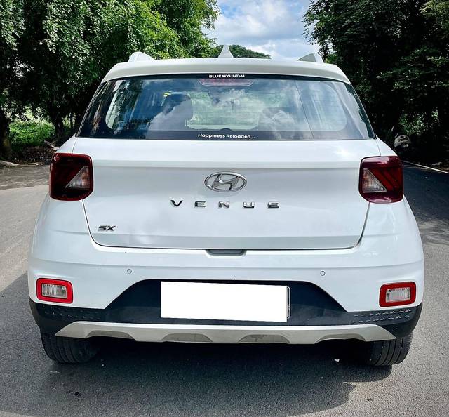 https://images10.gaadi.com/usedcar_image/4611258/original/processed_a0422b59f1f47566354710d083171bba.jpg?imwidth=6402