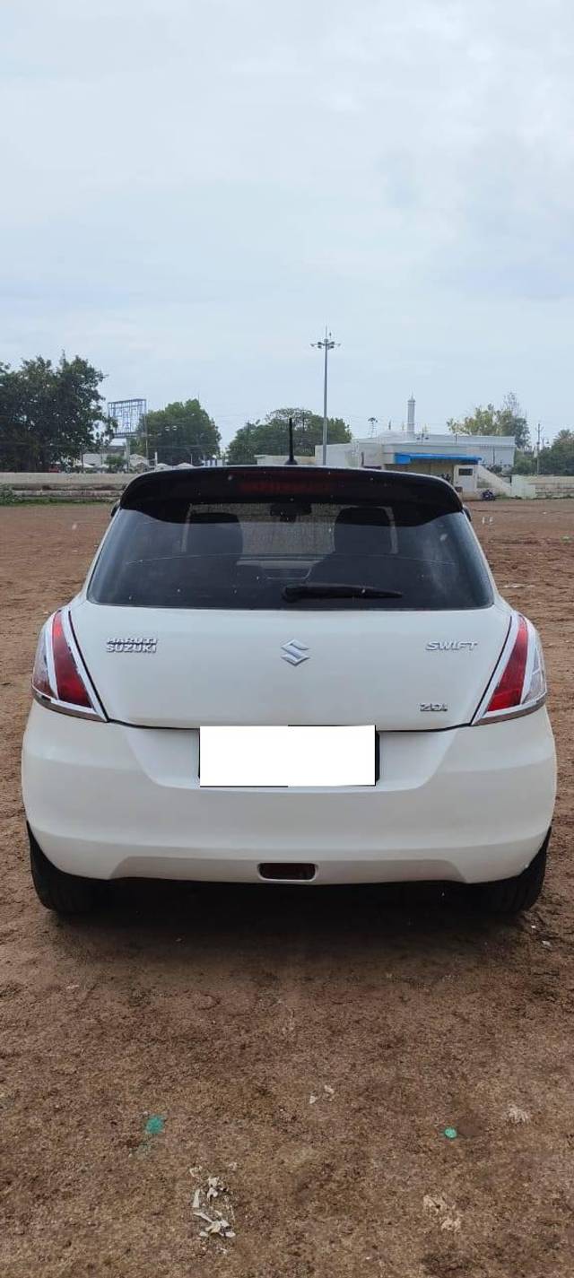 https://images10.gaadi.com/usedcar_image/4611263/original/processed_7dedc6cdde8d62b7853d58a56822dda5.jpg?imwidth=6402