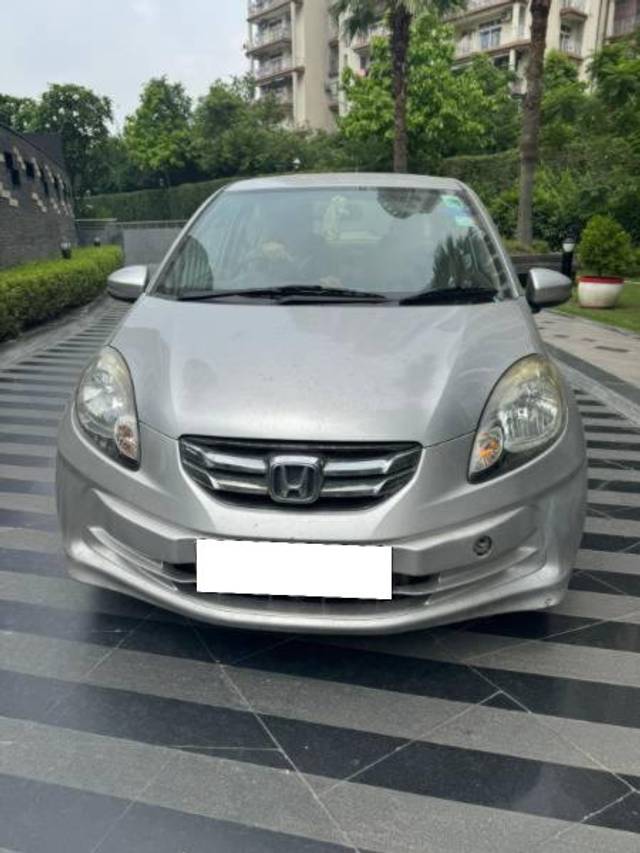 https://images10.gaadi.com/usedcar_image/4611264/original/processed_512d063c-b2de-4461-8069-08d4076aff21.jpeg?imwidth=6402