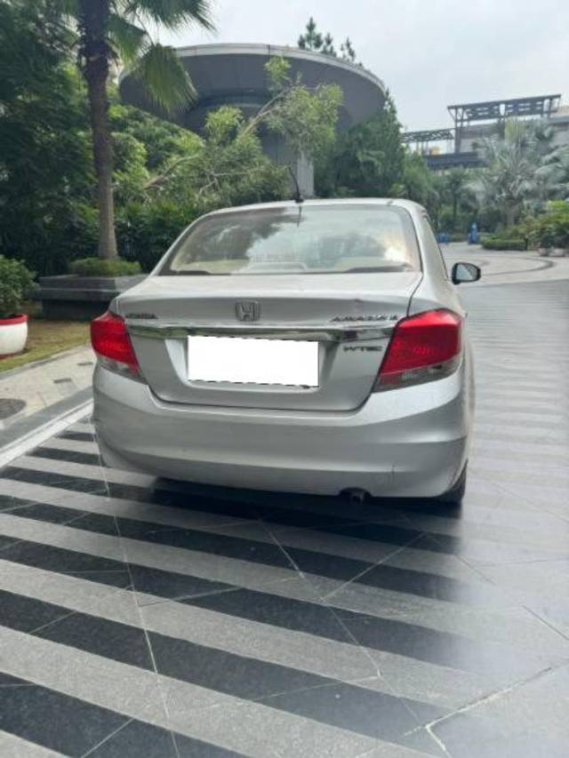https://images10.gaadi.com/usedcar_image/4611264/original/processed_64e4f10f-c4e1-492f-9571-db0512405a3f.jpeg?imwidth=6401
