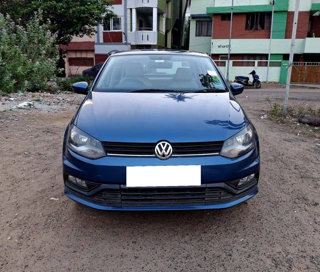 https://images10.gaadi.com/usedcar_image/4611272/original/processed_c211e373acbcfde11ce14086db765475.jpg?imwidth=6402