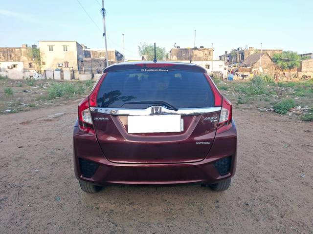 https://images10.gaadi.com/usedcar_image/4611277/original/processed_7cebdf5eb703b35960206cb407e5af8c.jpg?imwidth=6402