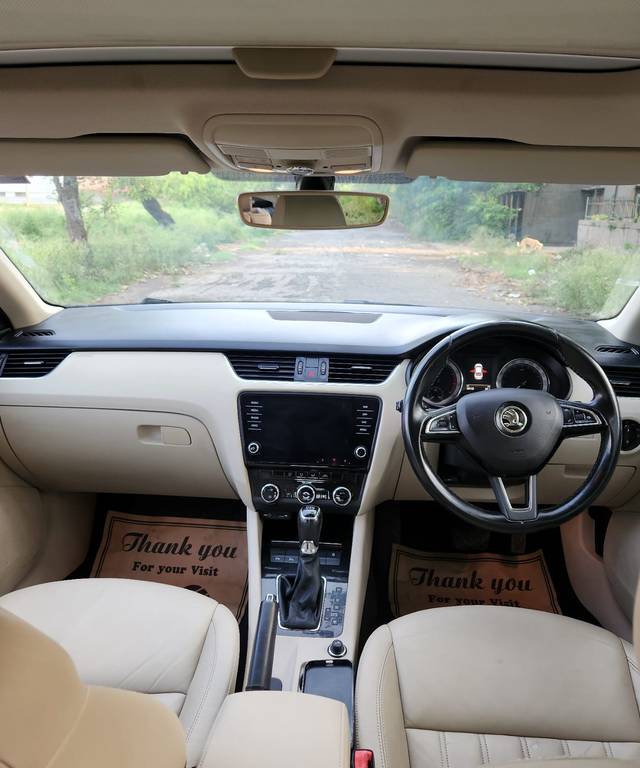 https://images10.gaadi.com/usedcar_image/4611294/original/a04b810ed872bd5a0ccb50c484ee26d5.jpg?imwidth=6402