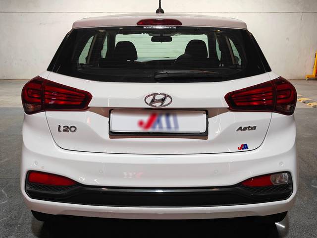 https://images10.gaadi.com/usedcar_image/4611298/original/processed_0ae88d405ab6e5c7be8d170e44b56cea.jpg?imwidth=6402
