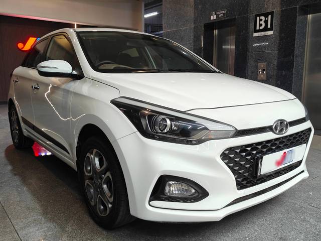 https://images10.gaadi.com/usedcar_image/4611298/original/processed_2d8d6a3b7647ed9dd507a72ea656beb6.jpg?imwidth=6400