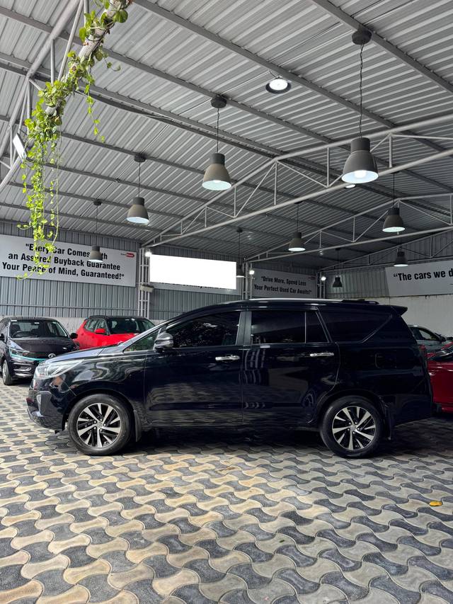 https://images10.gaadi.com/usedcar_image/4611302/original/processed_65c6cee875a7fcfa92104488de767d25.jpg?imwidth=6402